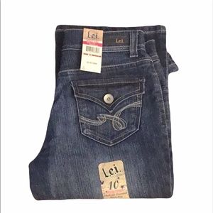 BNWT | L.e.i | Chelsea low rise bootleg jeans 👖